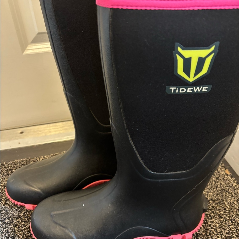 TideWe Black and Pink Rain Boots